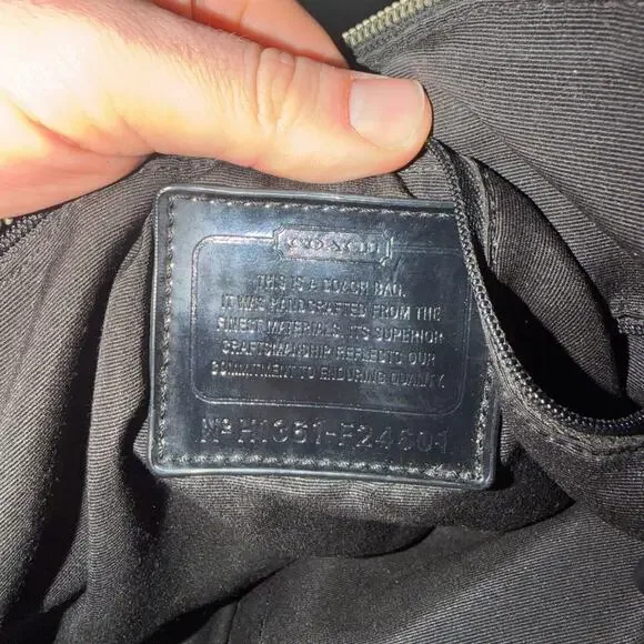 Coach tote bag missing strap and worn handles - Picture 5 of 5